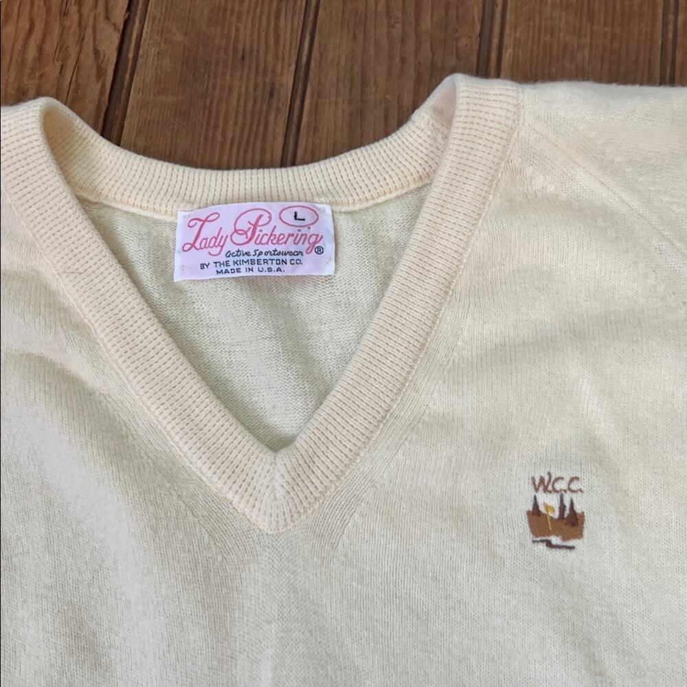 Vintage 1980s Women's preppie sweater yellow W country club V -Neck - Picture 2 of 5